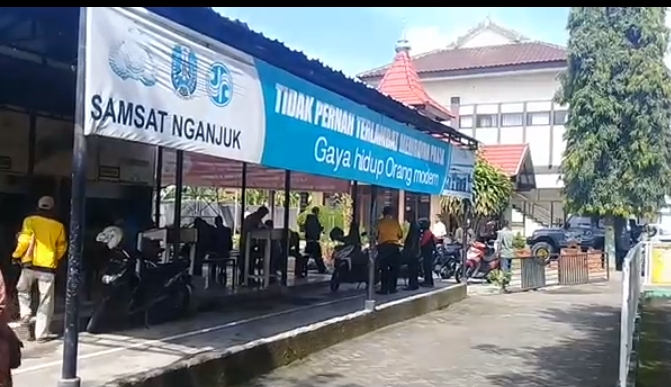 DI BALIK SERAGAM: SAMSAT NGANJUK JADI LADANG PUNGLI, REKENING KANIT REGIDENT DAN OKNUM DIMINTA DIBUKA TOTAL